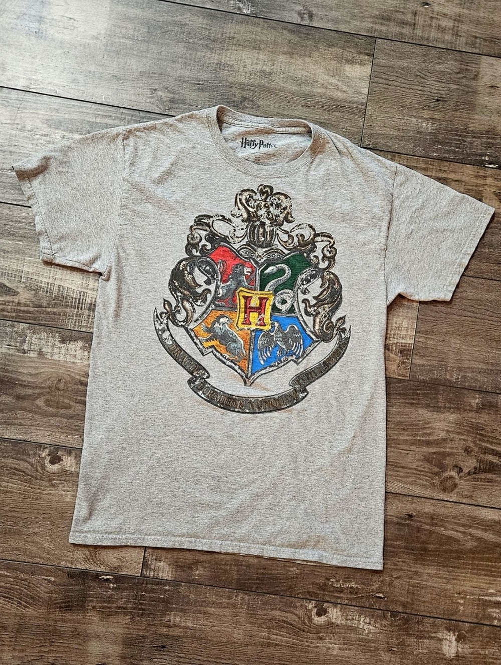 Harry Potter Grey Hogwarts House Crest Short Sleeve Tee Size Medium